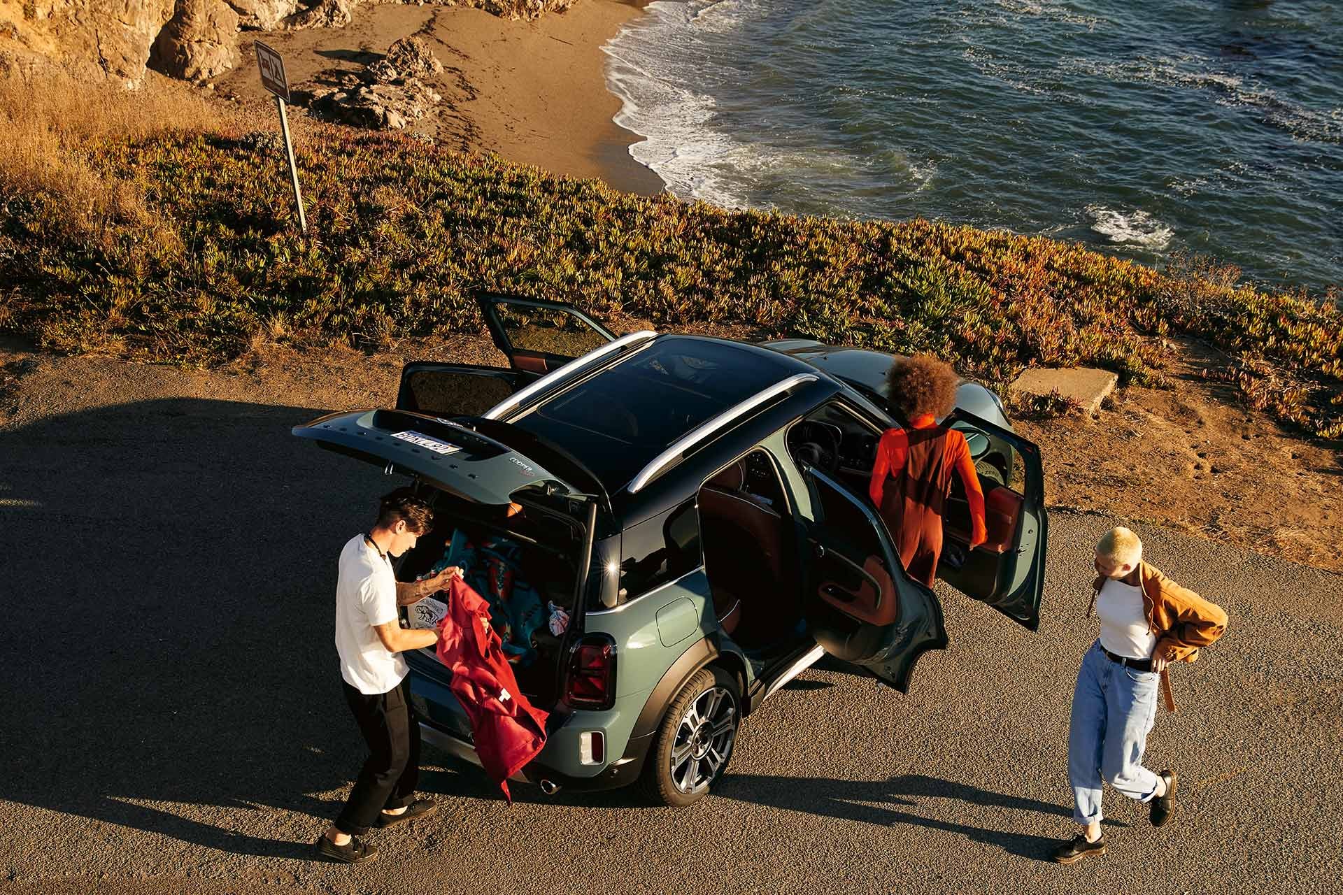 The new MINI Crossover – 広大な自由を載せて
